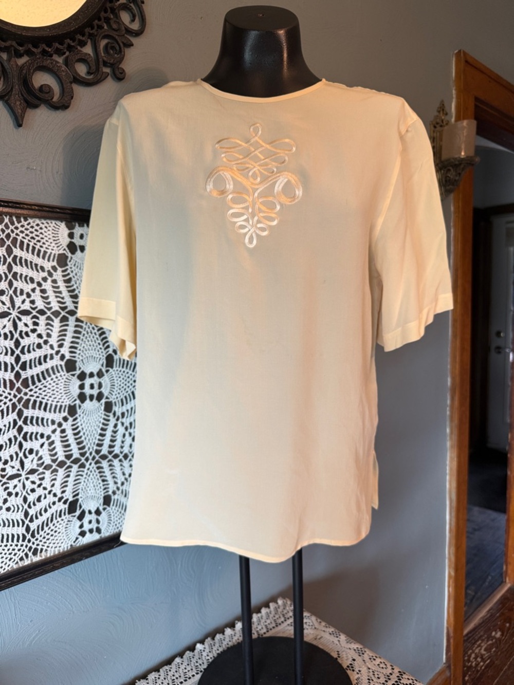 Elegant Cream Embroidered 100% silk Short-Sleeve Blouse